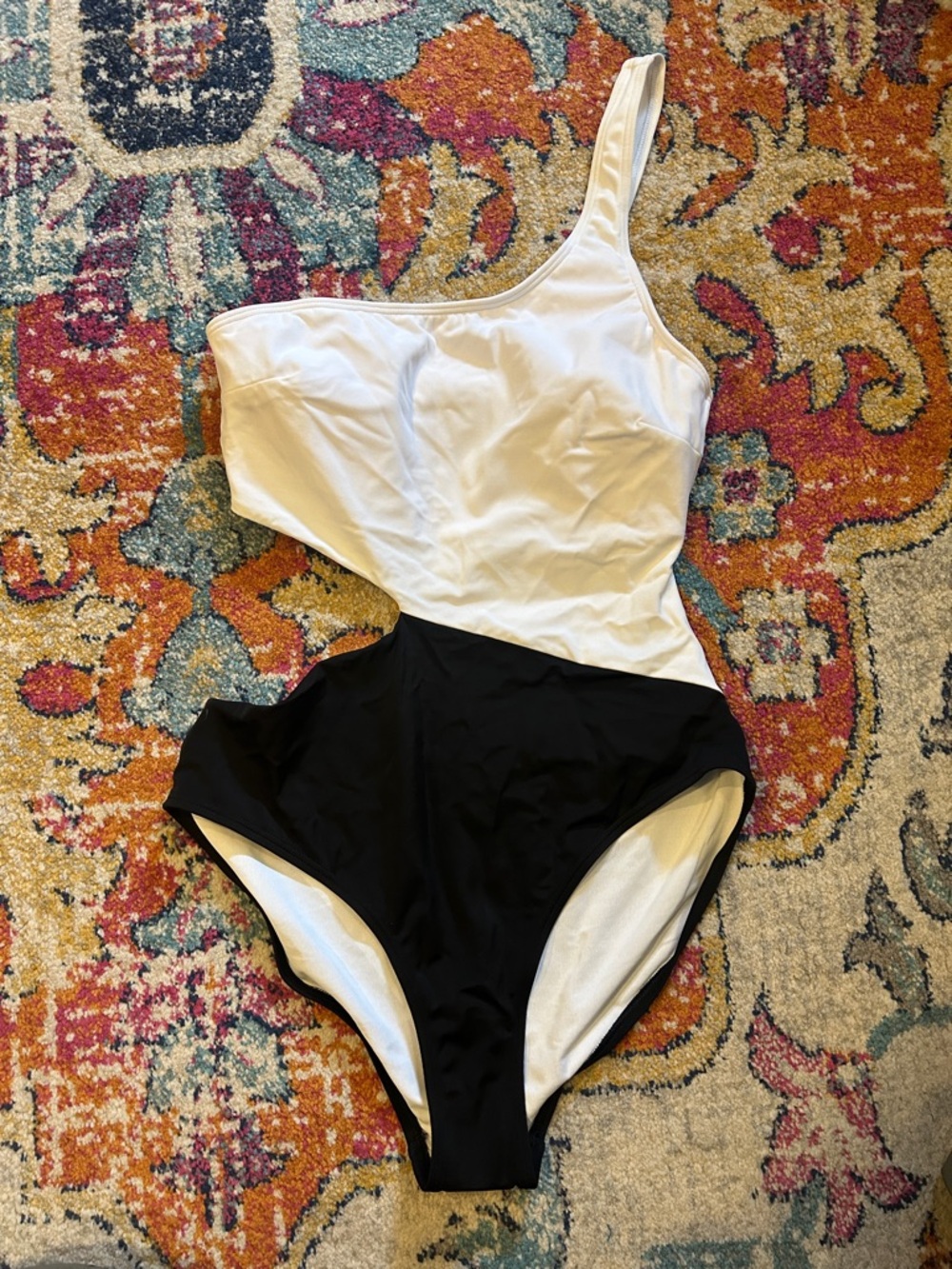 VENUS One-Shoulder Black and White One-Piece Swimsuit